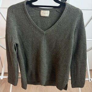 United Arrows Women's Wool and Cashmete V-Neck Sweater - Olive